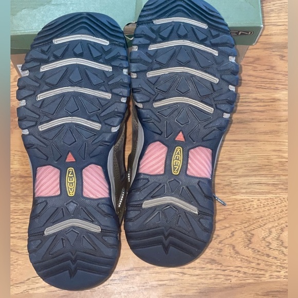 New w/box Keen women’s Ridge flex mid height boots. Size 9.5 - Picture 13 of 13